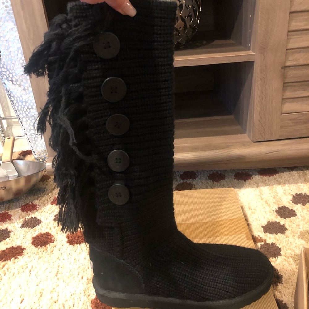 Ugg Australia Cardy Fringe Black Knit Sweater Five Button Tall Boots Sz 9